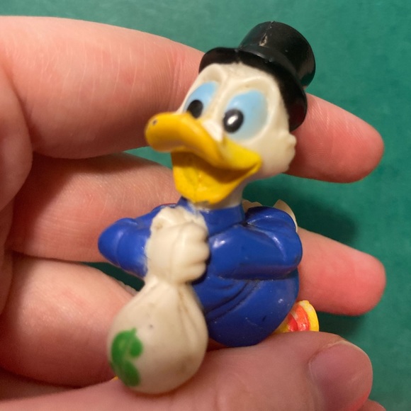 B1G2 - Uncle Scrooge McDuck Disney Figure - Buy 1, Get 2 FREE - Picture 5 of 8